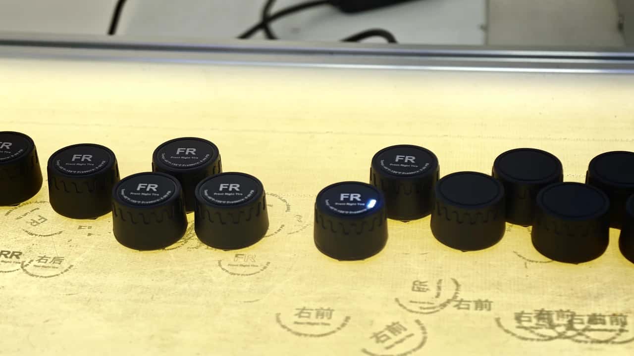 Проверка передачи сигнала датчиков TPMS на тестовом столе