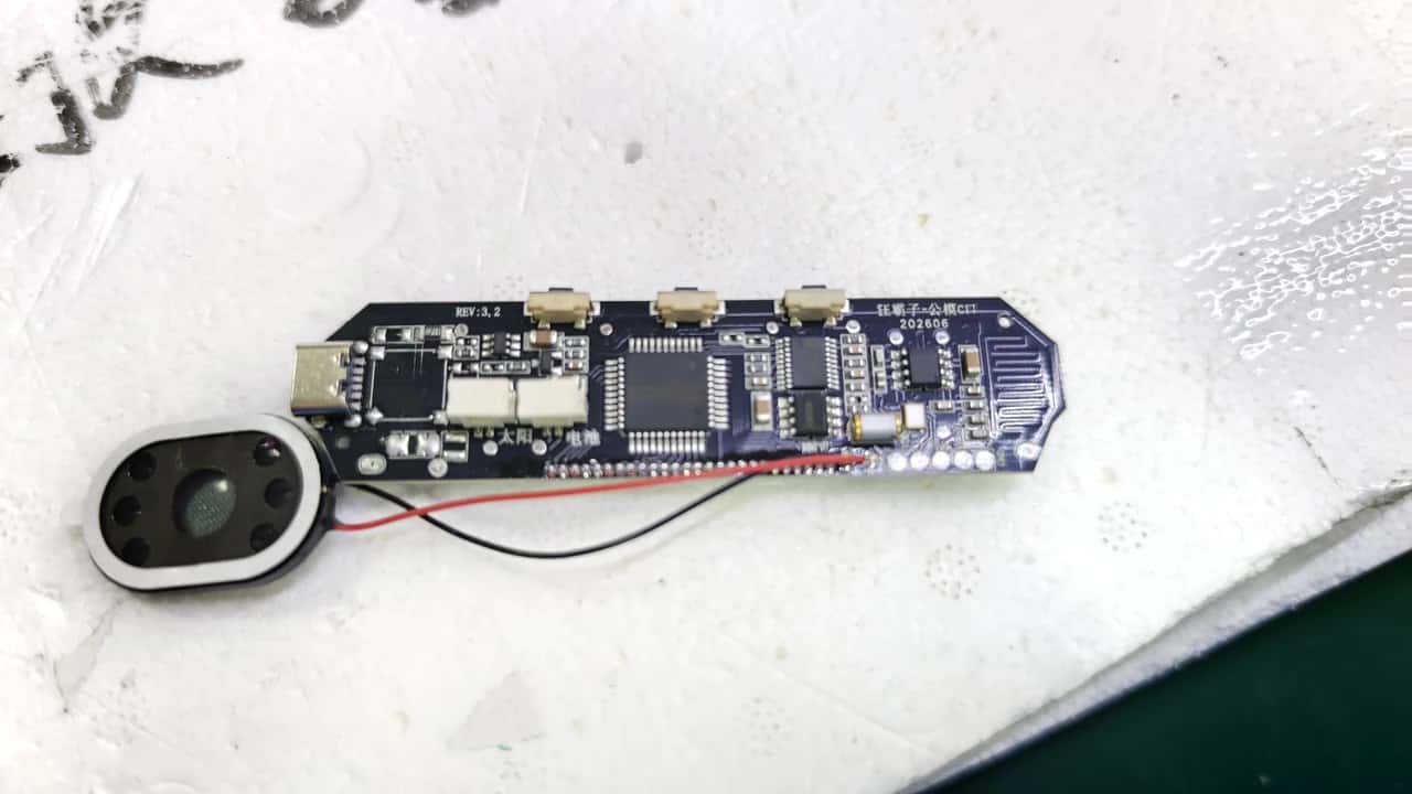 Печатная плата приёмника TPMS с модулем динамика для голосовых уведомлений