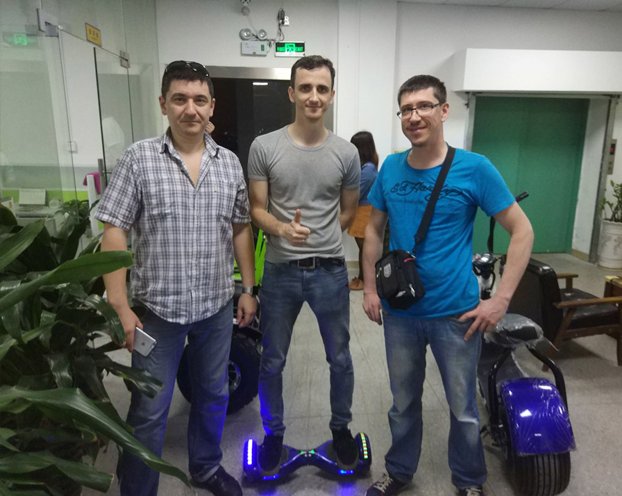 На фабрике по производству электротранспорта